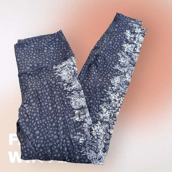 Lululemon leggings - Picture 3 of 4